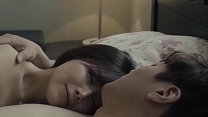 น้องชายแอบย่องเข้าห้องพี่สาวแล้วเย็ดจนพี่ส่าวตื่นขึ้นเลยเย็ดกันทั้งคู่