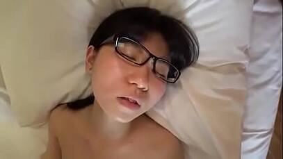 เย็ดหีครูสาวใส่แว่น บั้นท้ายน่าเย็ดเปนอย่างมาก